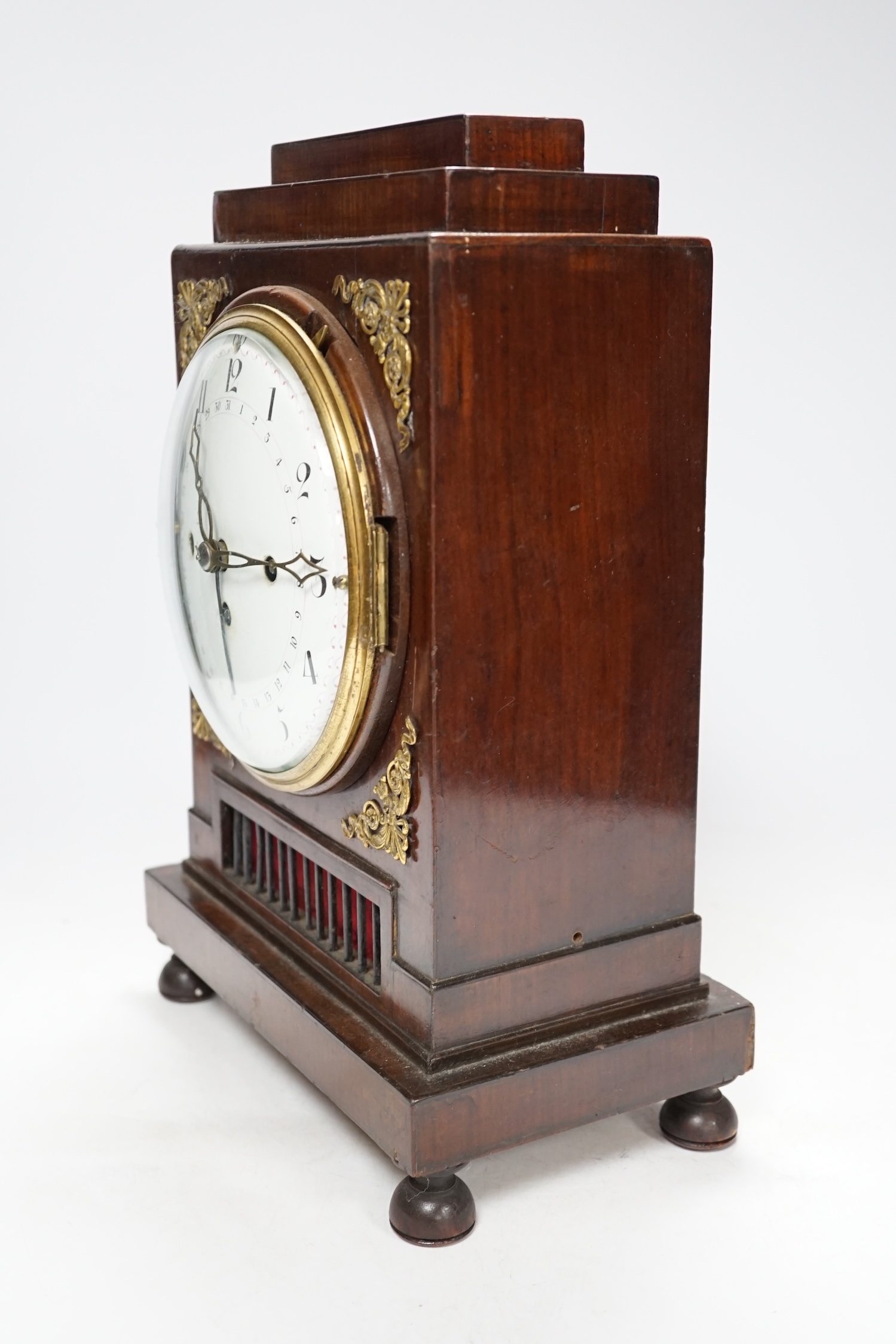 An early 19th century French thirty day mahogany mantel clock, no key or pendulum, 36cm